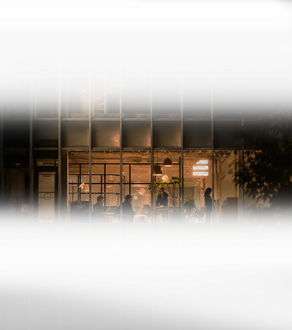 Bureaux éclairés de nuit
